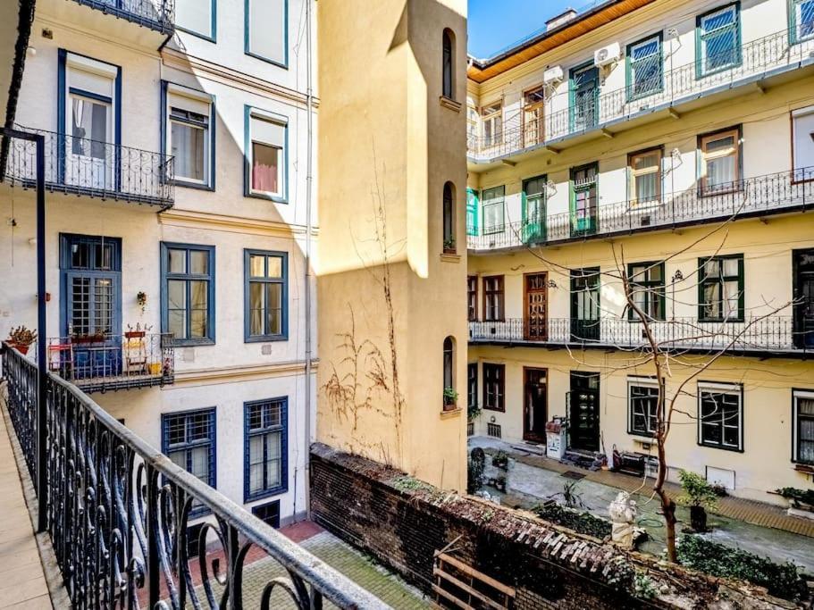 Sunshine Apartment - With Garage Budapest Exteriör bild